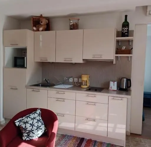 Appartement T2 Climatise Avec Jardin Privatif Et Stationnement *